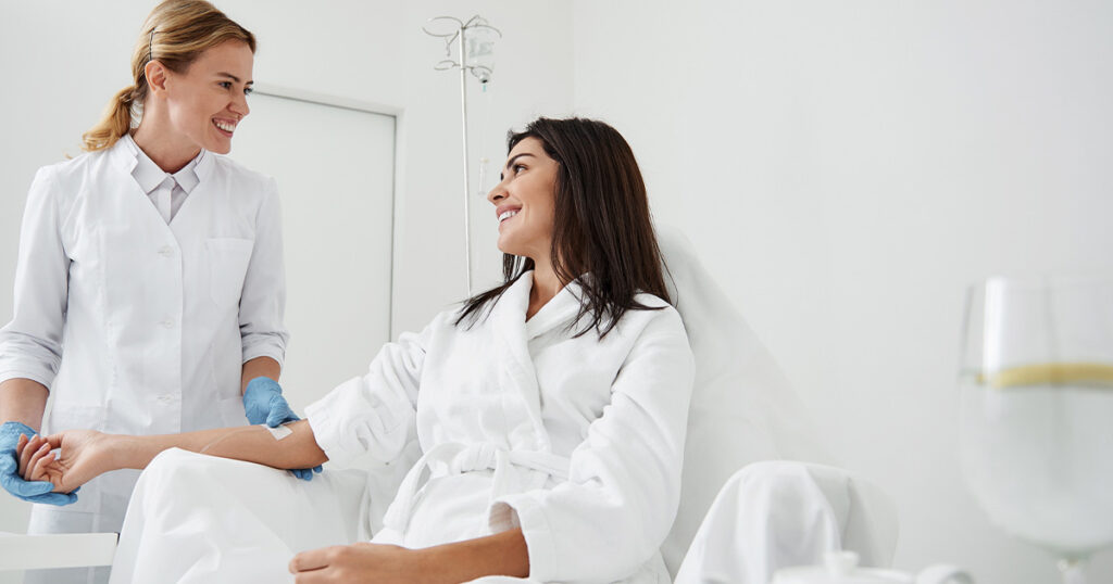 A nurse administering IV therapy to a patient, illustrating common uses of IV therapy.